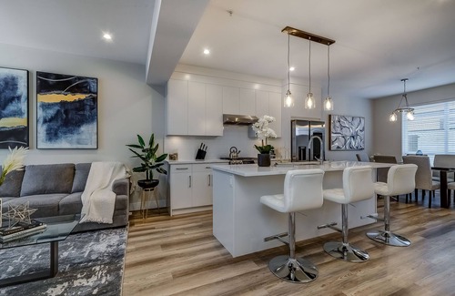Langley House | New Luxury 3br/3ba Townhome +Office +Gym +Patios!