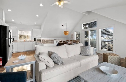 Roads End House | New Luxury 4BR w/Oceanview Walk to Beach Dogs ok!n