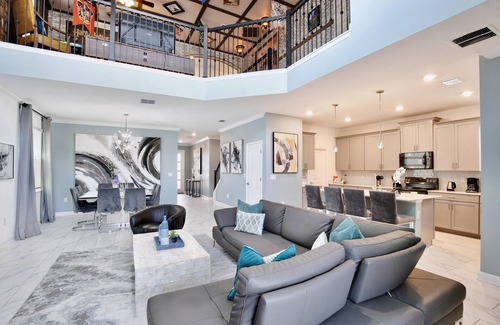 Kissimmee House | New Luxury 5BR Home with Pool & Spa in Storey Lake Resort