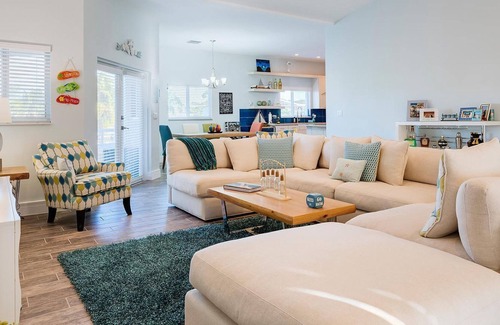 Twin Lakes House | NEW LUXURY HOME WITH 60 BOAT DOCK AND POOL
