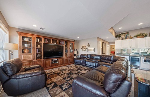 Lake Oconee House | New Luxury Lakefront Home with Dock, Hot Tub, Fire Pit, SUP Boards and Kayaks!