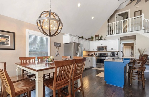 Lake Oconee House | New Luxury Lakefront Home with Dock, Hot Tub, Fire Pit, SUP Boards and Kayaks!