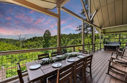 Chalet Village North House | New Luxury Lodge - Gatlinburg - Mountain View!