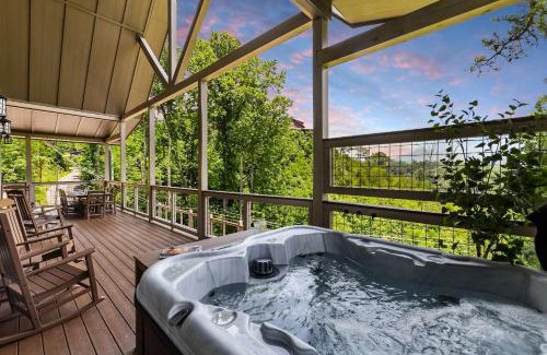 Chalet Village North House | New Luxury Lodge - Gatlinburg - Mountain View!