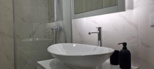 Vracar Apartment | New luxury suite near St Sava Temple with garage