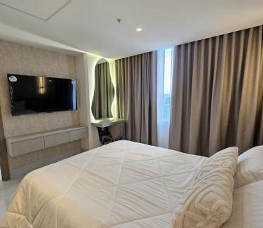 Kennedy Apartment | New Luxury Suite with Jacuzzi