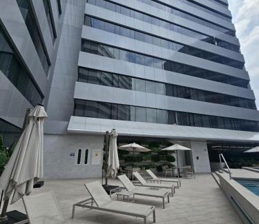 Kennedy Apartment | New Luxury Suite with Jacuzzi