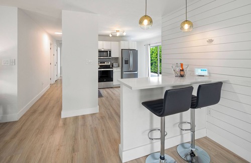 Naples Park Villa | New Luxury Villa with Heated Pool & Spa near famous Vanderbilt Beach & Mercato.