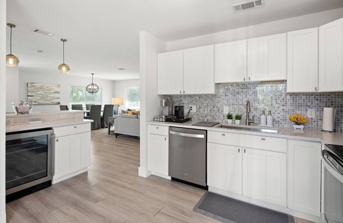 Naples Park Villa | New Luxury Villa with Heated Pool & Spa near famous Vanderbilt Beach & Mercato.
