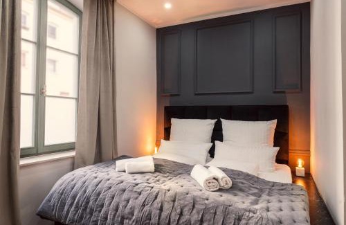 Innenstadt Apartment | NEW LUXUS Suite I TWO Kingbeds I Center