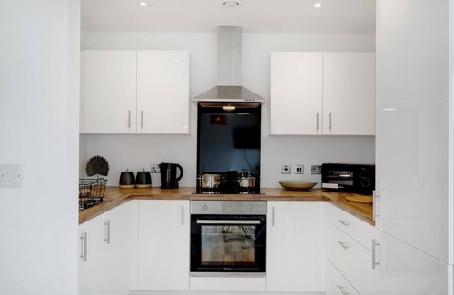 Salford Apartment | NEW! Media City 2BR Free WIFI