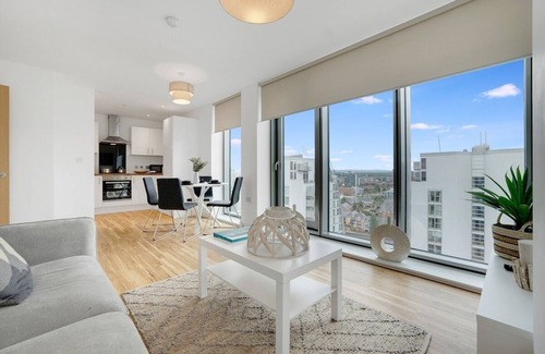 Salford Apartment | NEW! Media City 2BR Free WIFI
