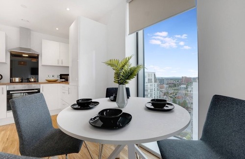 Salford Apartment | NEW! Media City 2BR Free WIFI