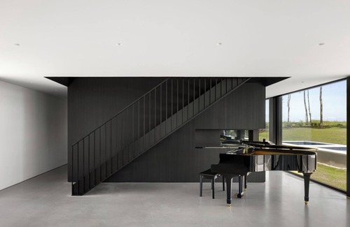 Hamptons House | New Minimalist Waterfront