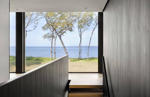 Hamptons House | New Minimalist Waterfront
