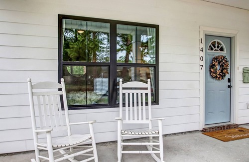 Victory Manor - East Hill - Donwood House | New Mod Central Savannah Home Free Parking Washer Dryer A/C
