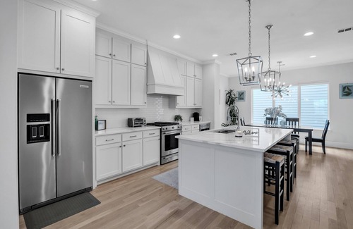 Oak Cliff House | NEW! Modern 3BR in Bishop Arts | Walk to Shops & Dining