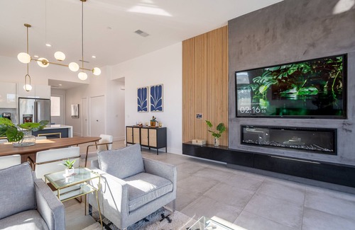 Desert Hot Springs House | New* Modern 4B/3B | Hot Tub, Pool | 2 King suites | EV charger