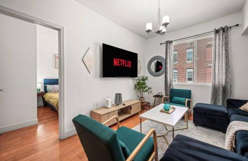 Center City Apartment | New Modern Apt in Chinatown Parking Available