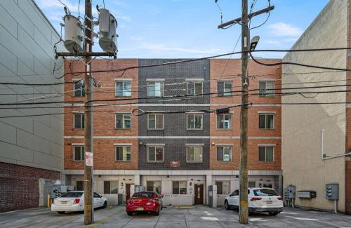 Center City Apartment | New Modern Apt in Chinatown Parking Available