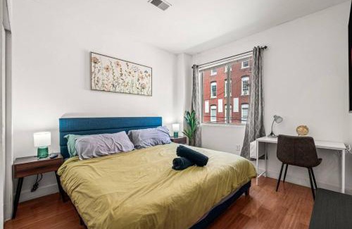 Center City Apartment | New Modern Apt in Chinatown Parking Available