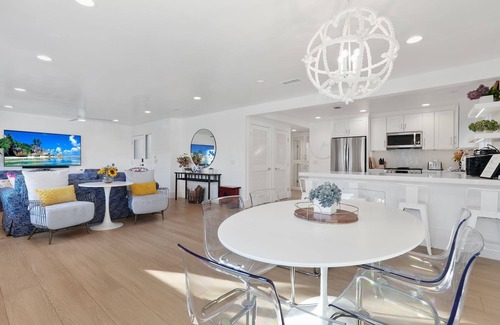 West Newport Hotel | NEW Modern Beach Home 2Bed 2Bath Sleep 7people Steps to the Water