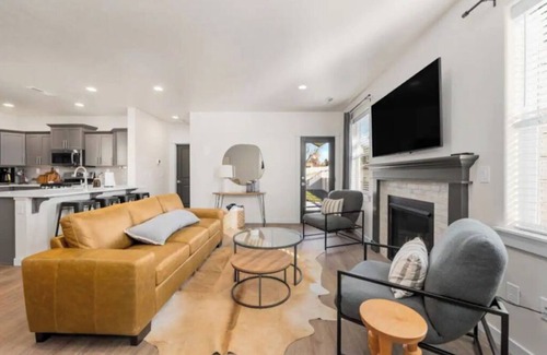 Meridian House | New Modern Cozy Home in Meridian