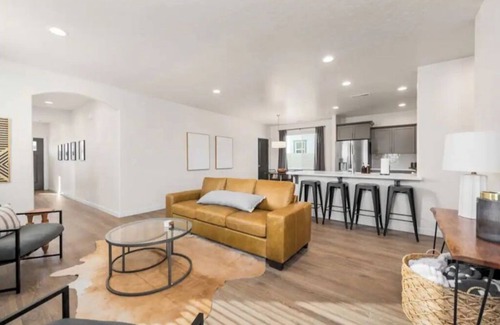 Meridian House | New Modern Cozy Home in Meridian