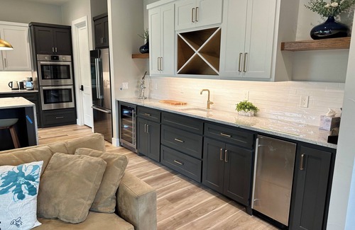 Kingsland House | New, modern, family home on Lake LBJ. Private pool, boat slip. Gated community!