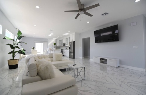 Villa De Paz House | NEW Modern Home! 7 mins from SBLVll!