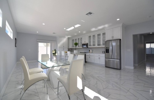Villa De Paz House | NEW Modern Home! 7 mins from SBLVll!