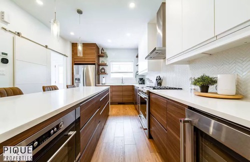 West Edmonton House | NEW - Modern Home/Sleeps 8/Foosball/Deck & BBQ