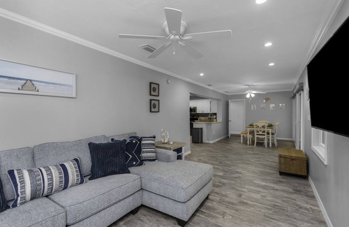 Seminole Villa | NEW Modern Home w/Heated Pool and Resort Backyard - 4 mins to beach