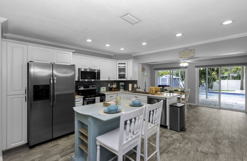 Seminole Villa | NEW Modern Home w/Heated Pool and Resort Backyard - 4 mins to beach
