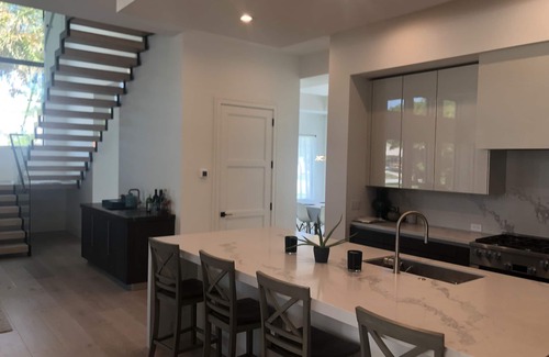 Park Shore House | New Modern Home - Walk to beach