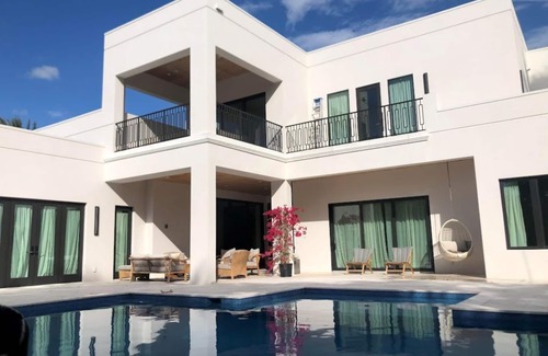 Park Shore House | New Modern Home - Walk to beach