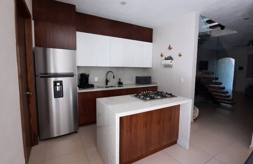 Zapotlanejo House | New modern home with parking onsite. Walking disctance from the center plaza