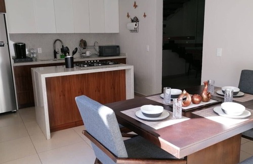 Zapotlanejo House | New modern home with parking onsite. Walking disctance from the center plaza