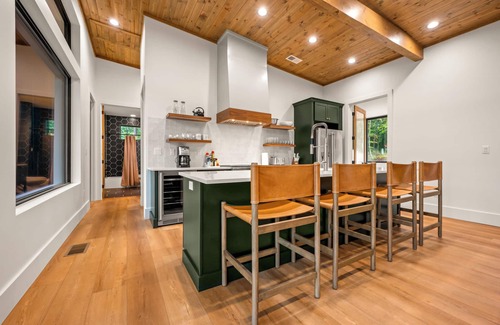 Mill Spring House | New Modern House on Lake Adger near TIEC, Vineyards, Orchards, Biltmore and more