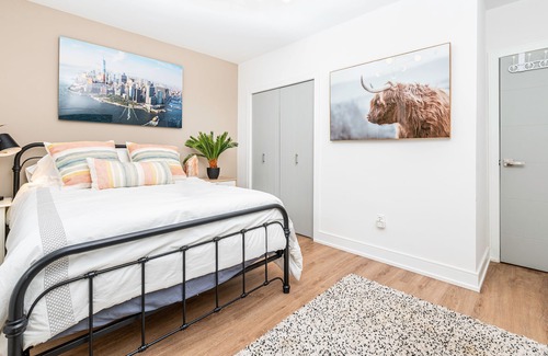 North York House | New Modern Private Bedroom in a Luxury Town Home B