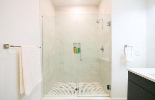 Constable Hook Apartment | New Modern Serenity- 2BR Retreat near New York City