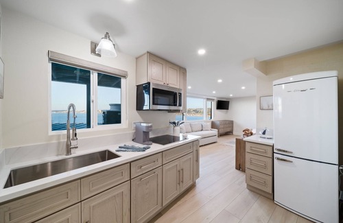 Village of La Jolla Apartment | New - Modern Studio - Stunning Ocean View