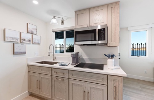 Village of La Jolla Apartment | New - Modern Studio - Stunning Ocean View