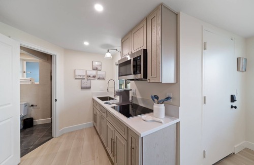 Village of La Jolla Apartment | New - Modern Studio - Stunning Ocean View