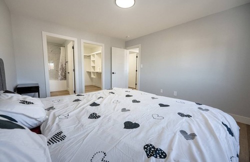 Grande Prairie House | New Modern Townhome | Stocked Kitchen | Free WiFi