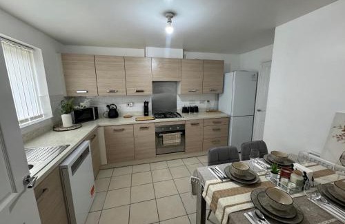 Belle Vue House | NEW Modern Townhouse Holiday Home Free Parking
