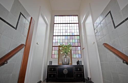 Van Lennepbuurt Bed & Breakfast | New monumental garden view Studio