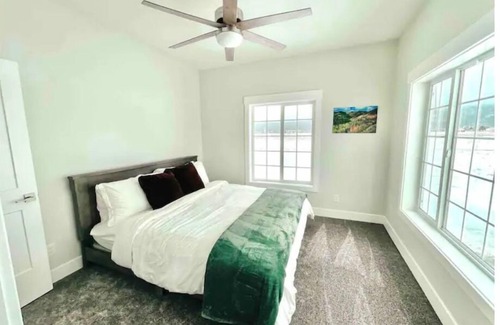Irwin House | New Mountain Retreat With Private Hottub