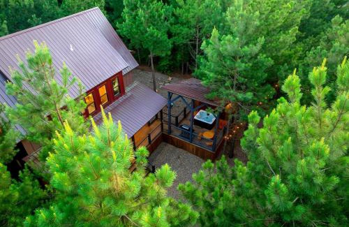Broken Bow House | New! Near Attractions, Private Balcony, Pets Welcome, Paved Road, Hot Tub