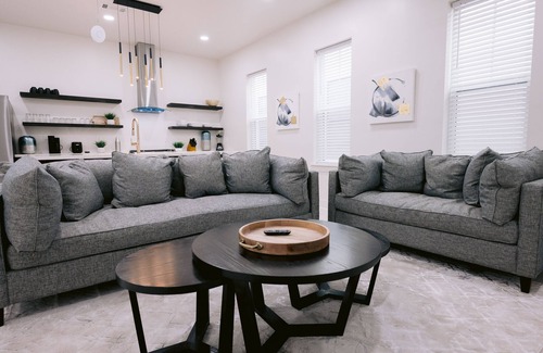 Tulane - Gravier Apartment | New near Caesars Superdome, Canal St, Bourbon St